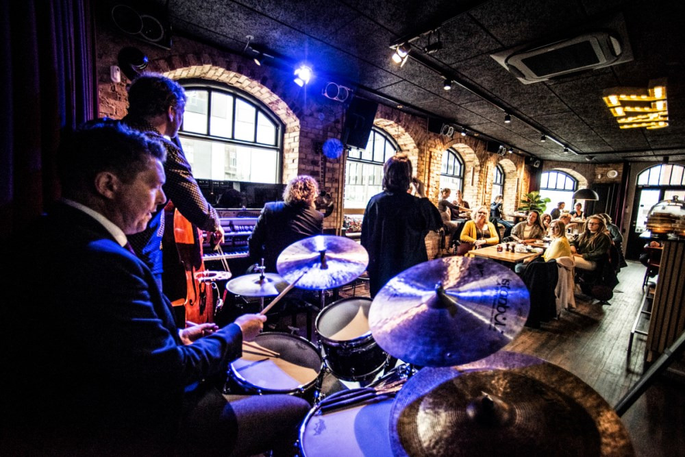 Jazz og bobler: Fejr nytåret med Leth's Jazz på Cafe Støj