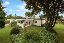 Solbakken 13 og 1 anden boliger er kommet til salg denne uge i Gram - se boligerne her.