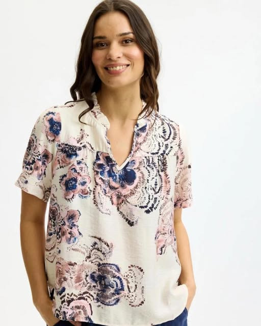 Skott Aalborg sælger INFRONT bluse med blomsterprint til 500 kr.