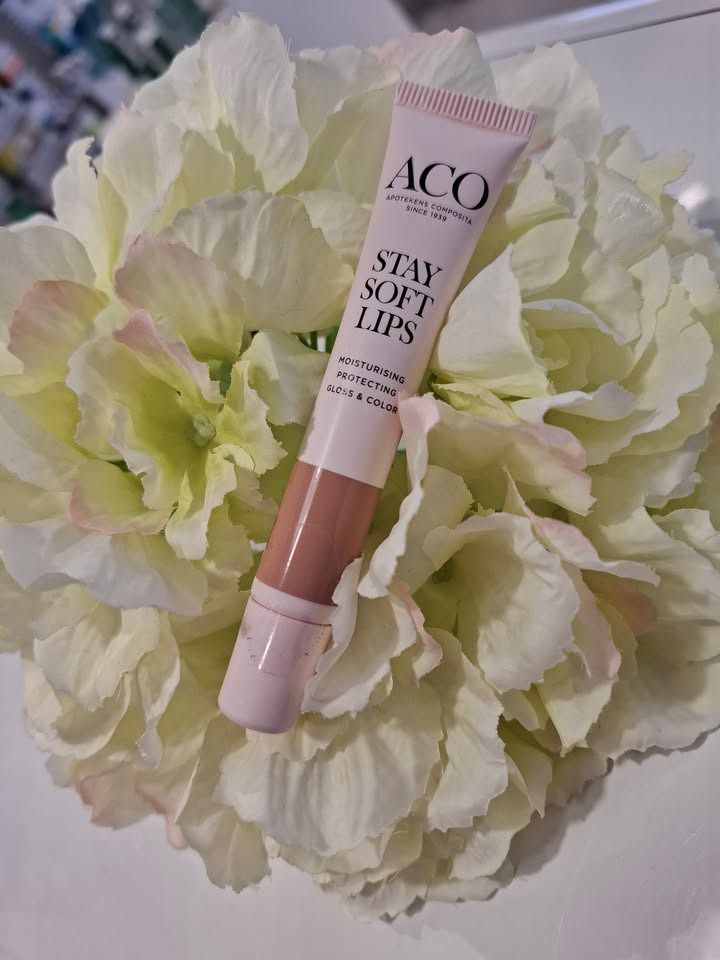 Herning Løve Apotek præsenterer ACO Stay Soft Lips til perfekte læber