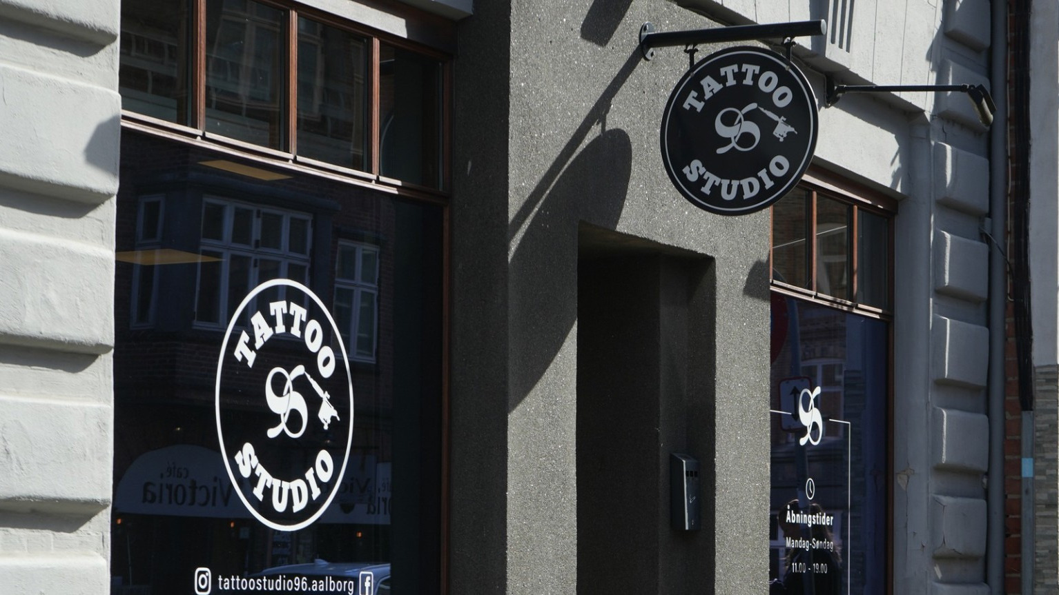 Små tatoveringer med gennemsigtig pris hos Tattoo Studio 96