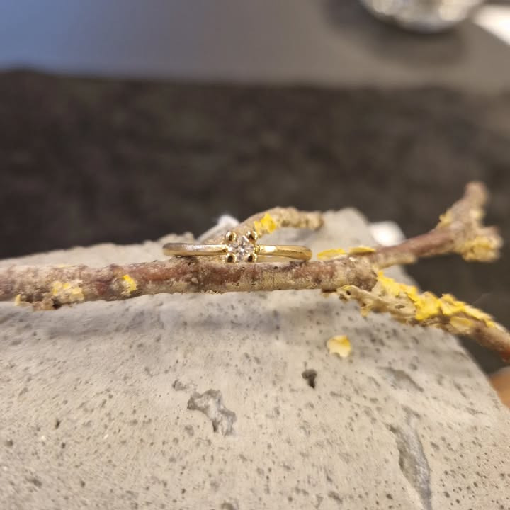 Guldsmed Ø præsenterer elegante smykker til konfirmationen