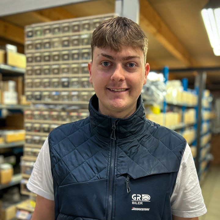 20-årige Andreas Steensen bliver ny reservedelselev hos G.R. Biler, Skive A/S