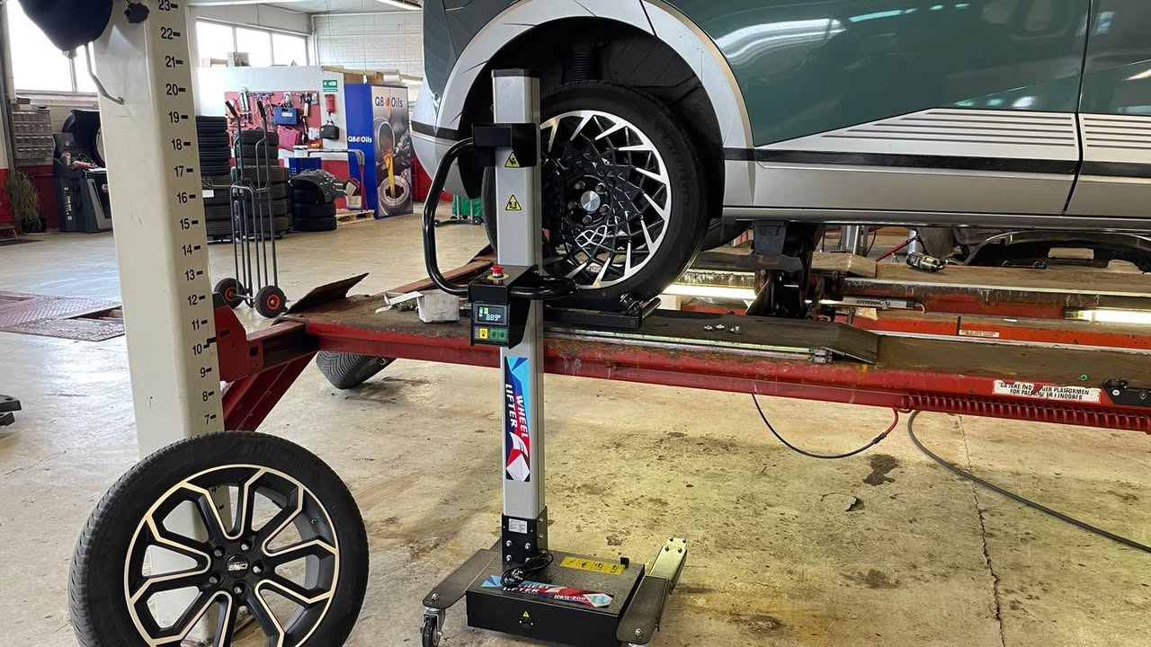 AUNETTO A/S anbefaler at bestille tid til skift til sommerhjul i god tid