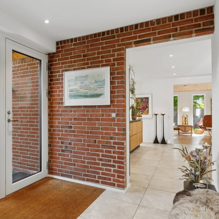 Entréen: Det første indtryk der varer ved ifølge Lokalbolig Silkeborg - Mathias Bach & Co