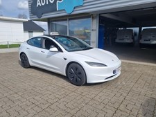 Peheja skolevognspedaler indsat i Tesla 3: Træner næste generations bilister i elbiler