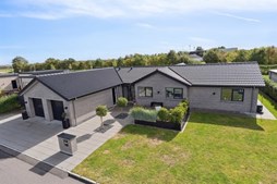 Kornmarken 5 og 6 andre boliger er kommet til salg denne uge i Nibe - se boligerne her.