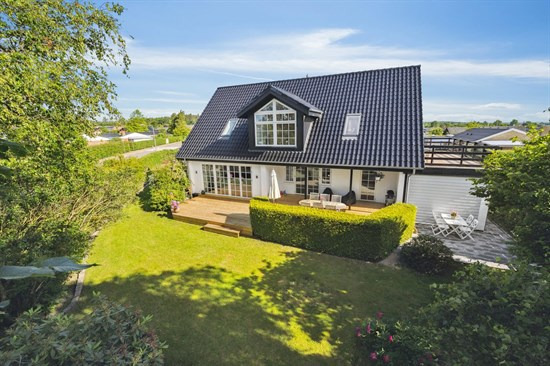 Lyngvej 2 til salg for 4,0  mio. kroner - Se 5 andre boliger til salg i Rebild Kommune