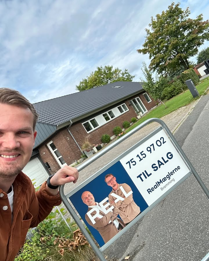 RealMæglerne Esbjerg og Bramming annoncerer central beliggenhed familie villa på vej