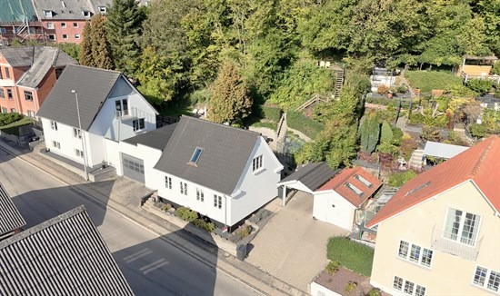Strandvej 21 og 2 andre boliger er kommet til salg denne uge i Hobro - se boligerne her.