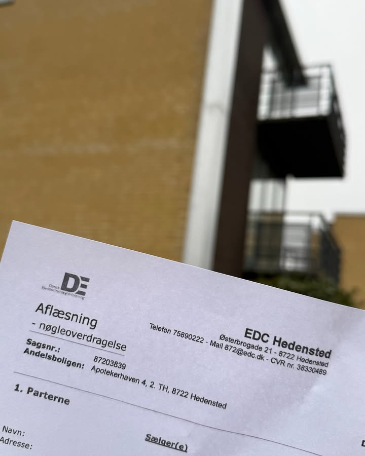 EDC Hedensted overdrager nøgler til nye beboere på Ranunkelvej og Apotekerhaven