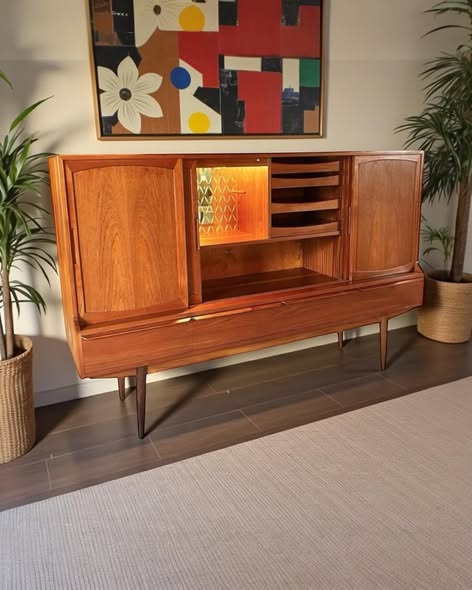 By Duddie præsenterer eksklusive teak skænke i dansk design