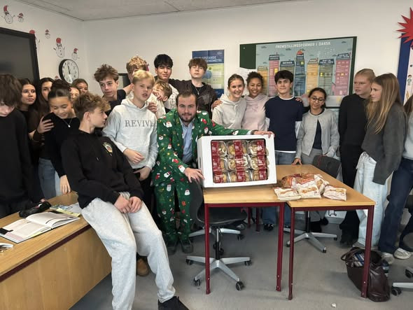 Rema 1000 Ringsted glæder Ringsted Privatskole med julekager til decemberhygge