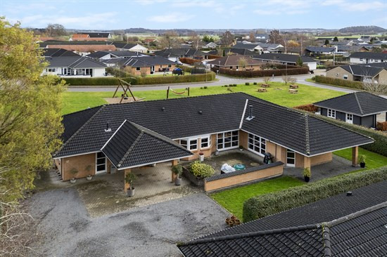 Bryggervænget 17 og 1 anden boliger er kommet til salg denne uge i Jyderup - se boligerne her.