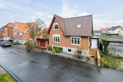 Pust nyt liv i en flot rødstensvilla på en god adresse i Løgstør