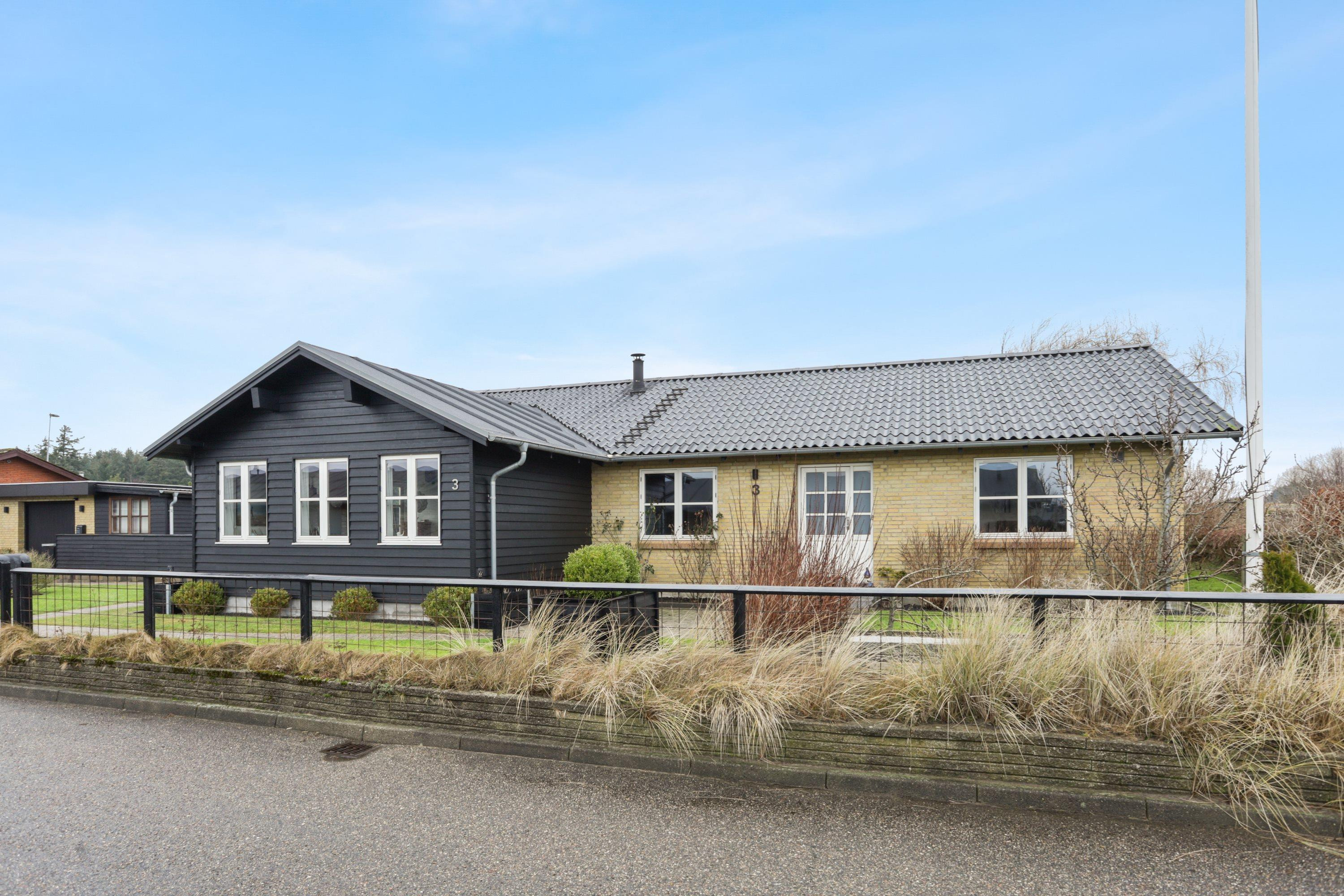 Til salg hos Mæglerhuset Vestkysten I/S: Velholdt villa i Hune med skøn natur