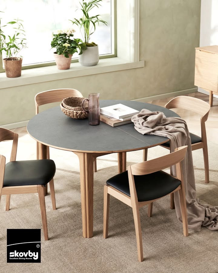 Bolighuset Thisted præsenterer Skovby SM112 spisebord til kampagnepris
