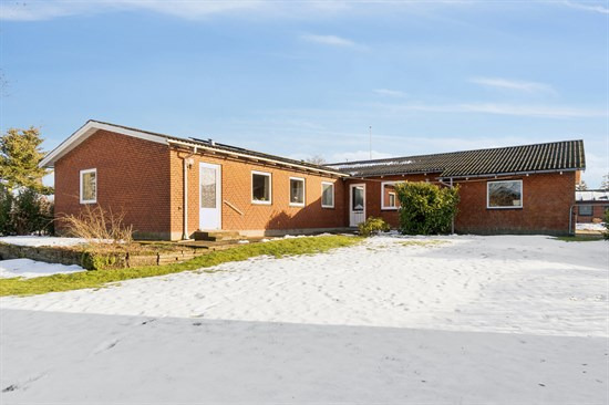 Kirkegade 12 er til salg for kun 895.000 kr.: Se de billigste boliger til salg i Uldum her