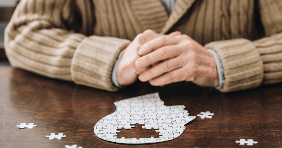 Vejlby Apotek sætter fokus på demens og støtte til pårørende gennem interview med Alzheimerforeningen