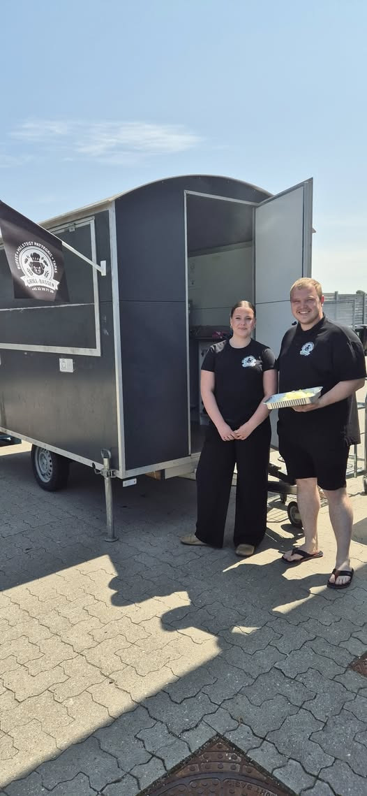 Tour de REMA ankommer til REMA 1000 Slots Bjergby efter forsinkelse