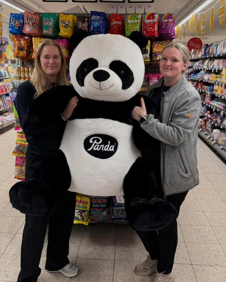 Spar Skallerup A/S lancerer påskekonkurrence med chance for at vinde en kæmpe bamse fra Panda Lakrids
