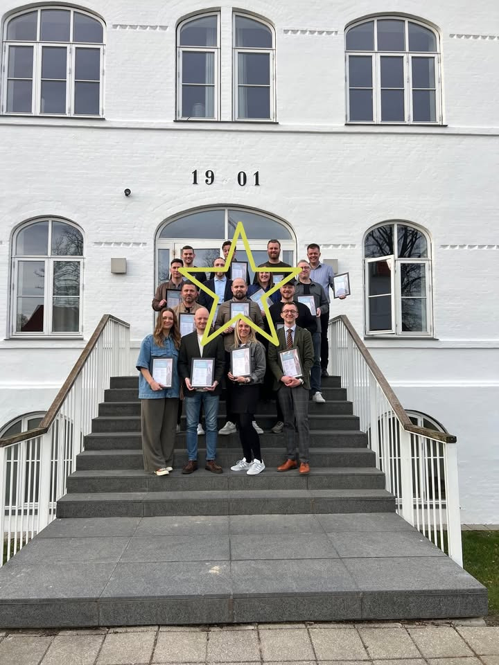 Home Hobro fejrer Nicolai Karmark Bay-Klits succesfulde ledereksamen