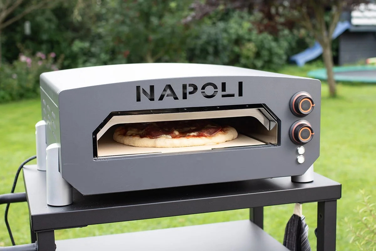 XL Byg Tømmergaarden Hals præsenterer: Napoli Elektrisk 13” Pizzaovn - perfekt til indendørs og udendørs brug