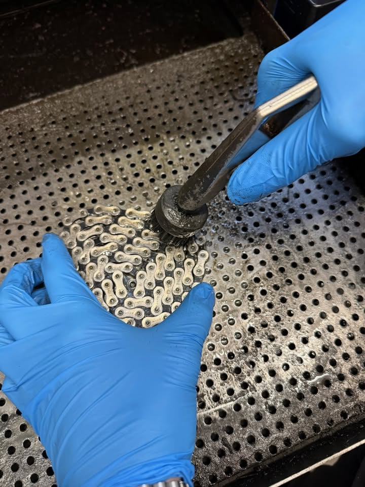 Per P. Cykler præsenterer Hot Wax-behandling for bedre cykelperformance i Snejbjerg