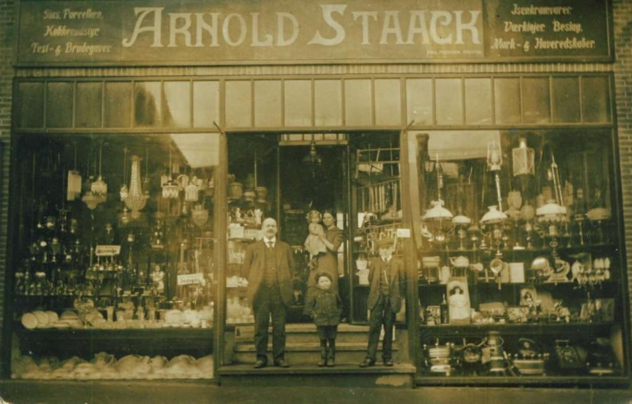 Kender du byens helte i Hadsten? Nu kan du blive klogere på dem sammen med Hadsten Bibliotek 