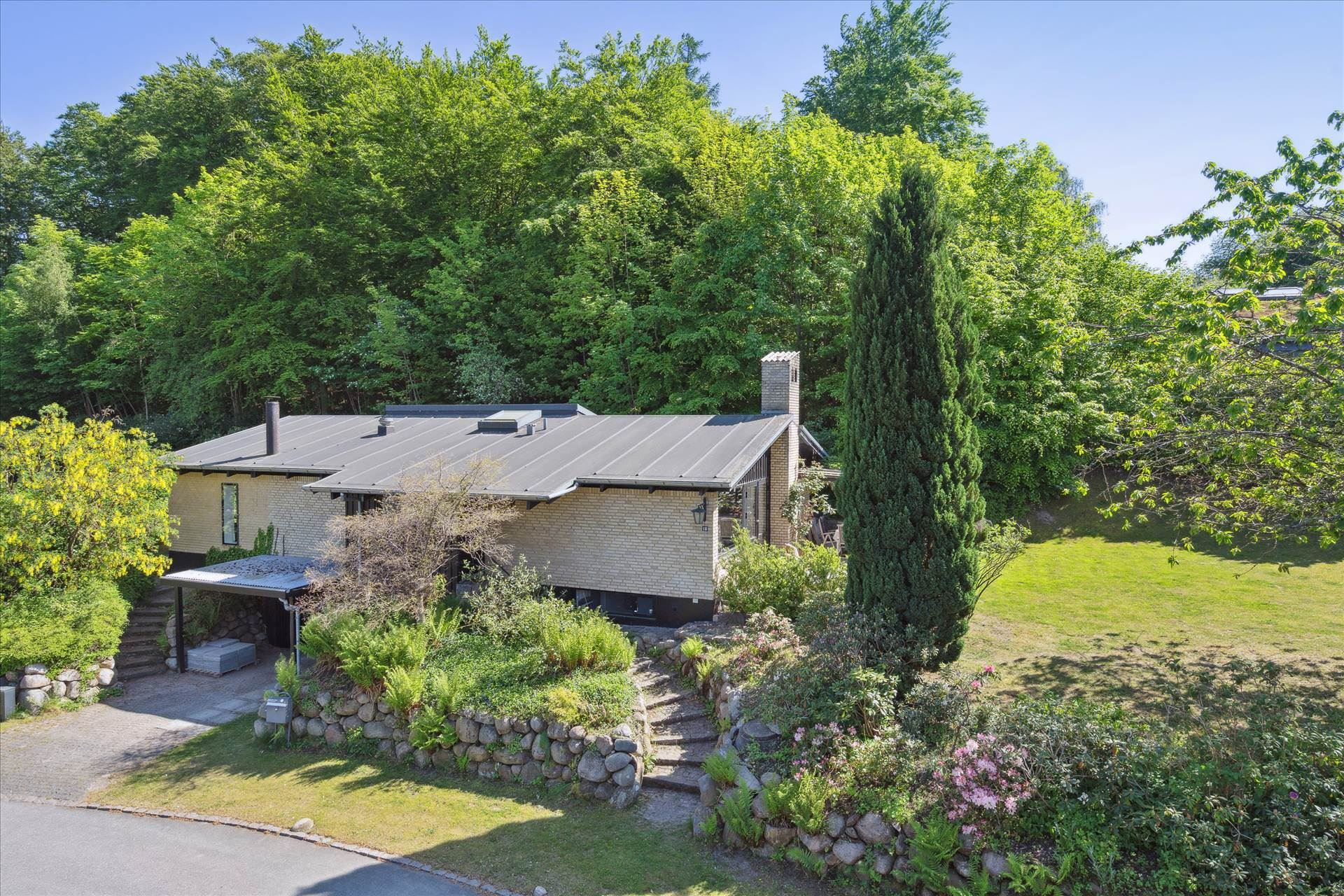 Netop kommet til salg: Præstejorden 18, Søllerød en af Nærums dyreste adresser