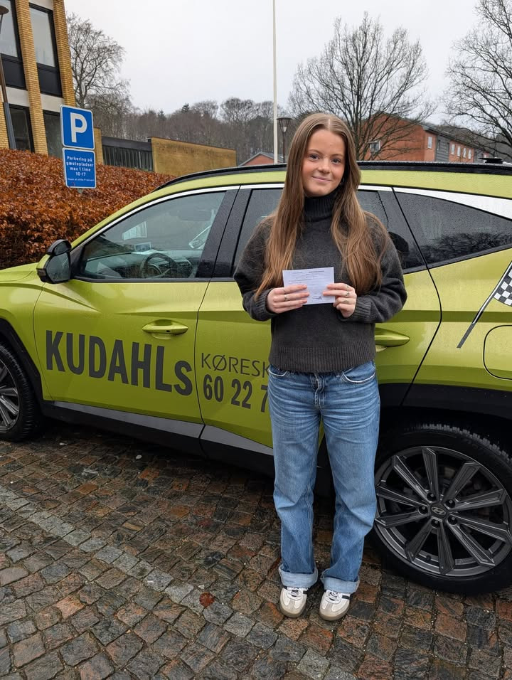 Kudahls Køreskole ønsker Clara tillykke med kørekortet