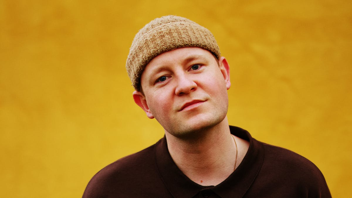 Oplev Masker & Musik med Åh Buster på Café Kærligheden