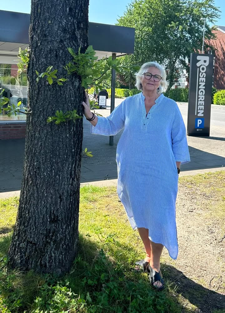 Rosengreen tilbyder hør kjole fra Black Colour til nedsat pris i begrænset tid