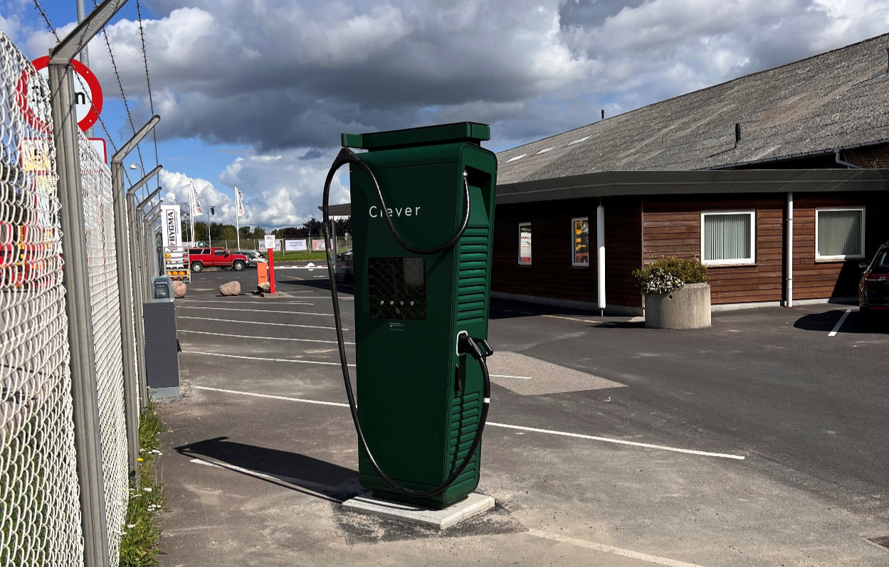 Nu kan du lade bilen op, imens du henter materialer til dit næste byggeprojekt