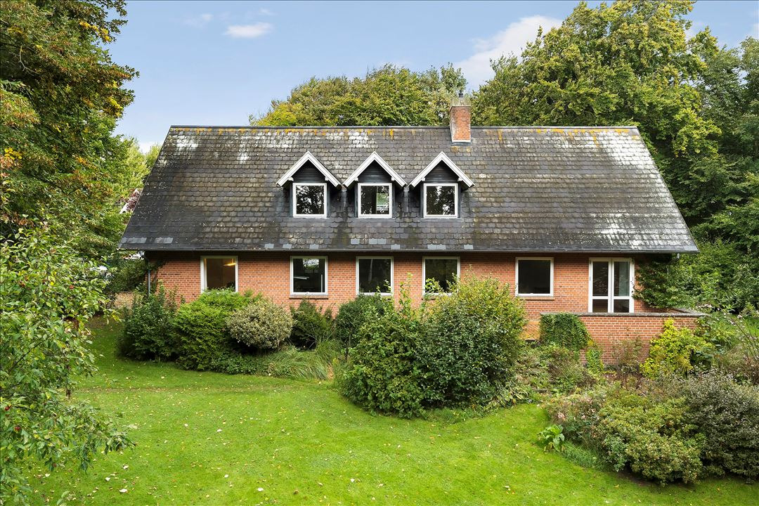 Charmerende Præstegård - en rummelig ejendom og grund på 7.872 kvm.