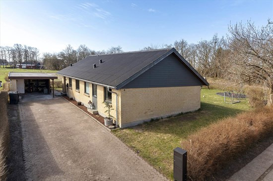 Luksusbolig netop kommet til salg i Dybvad: Se hvad du skal smide for Dybvads dyreste adresser her