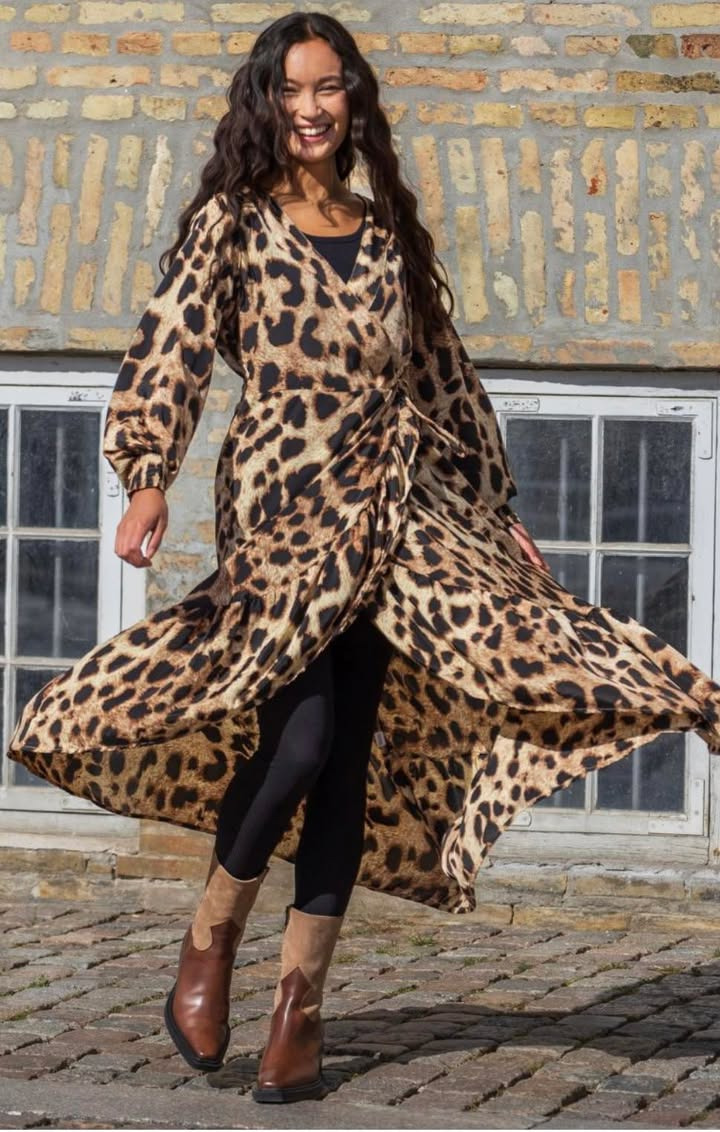 Rosengreen tilbyder slå om kjole fra Black Colour med stor rabat