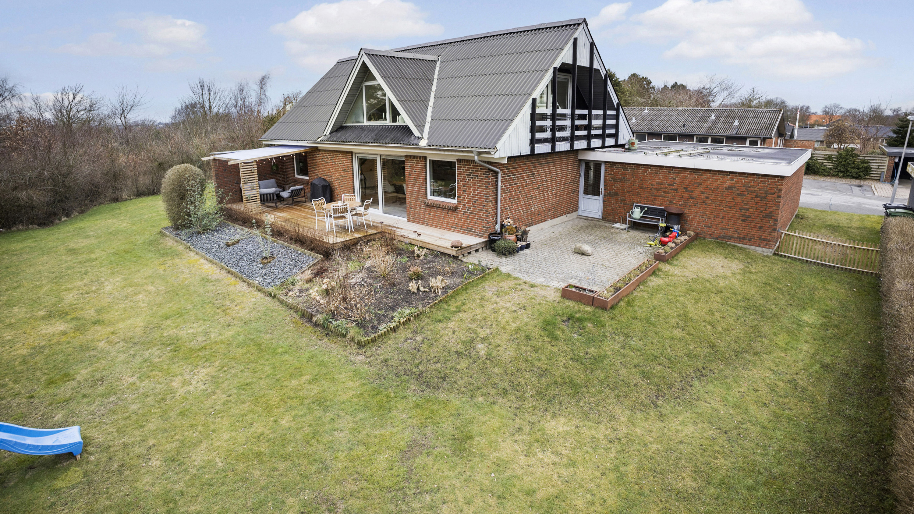 Til salg hos EDC Ejendomsgruppen: Indbydende bolig med moderne opdateringer