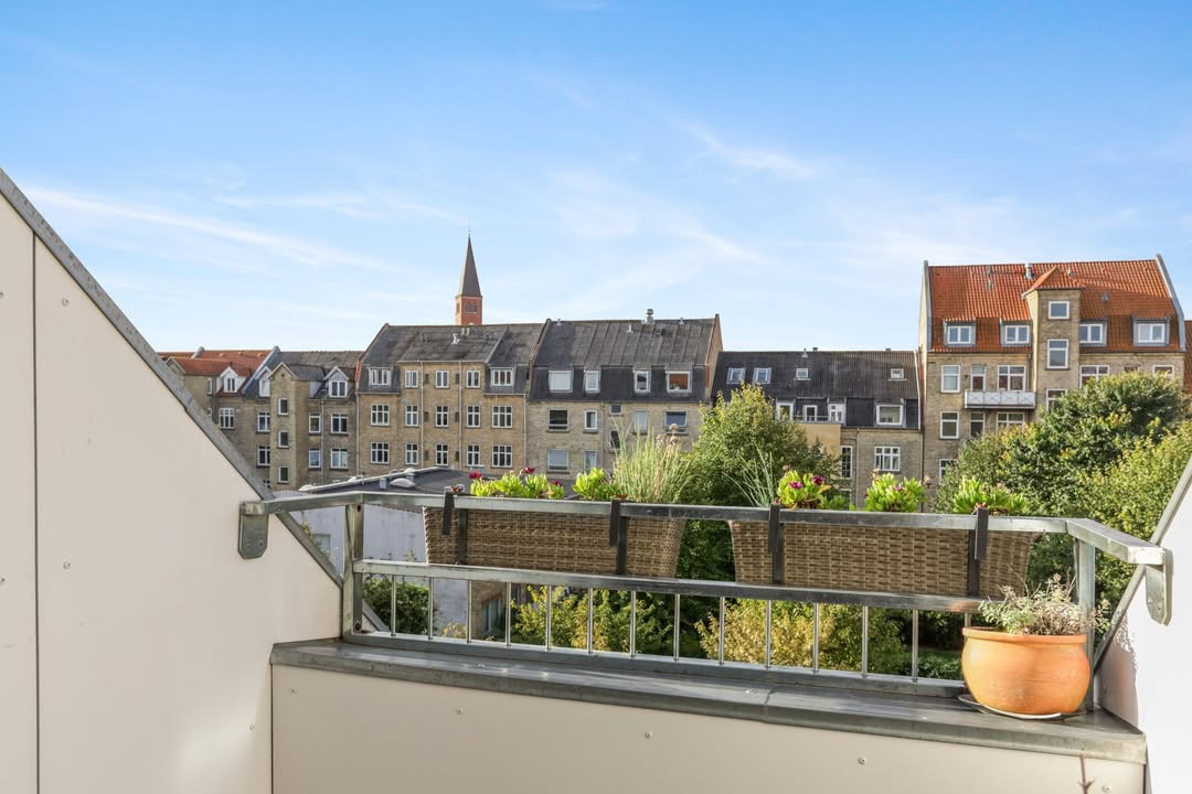 Mæglerhuset Aalborg præsenterer lys 3V'er med sydvendt altan i Vestbyen