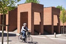 Historien bag Per Kirkebys værker i Aars