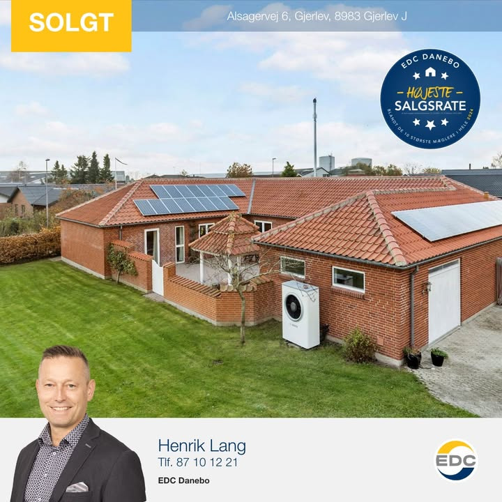 EDC Danebo overdrager nøglerne til endnu et solgt hjem i Gjerlev