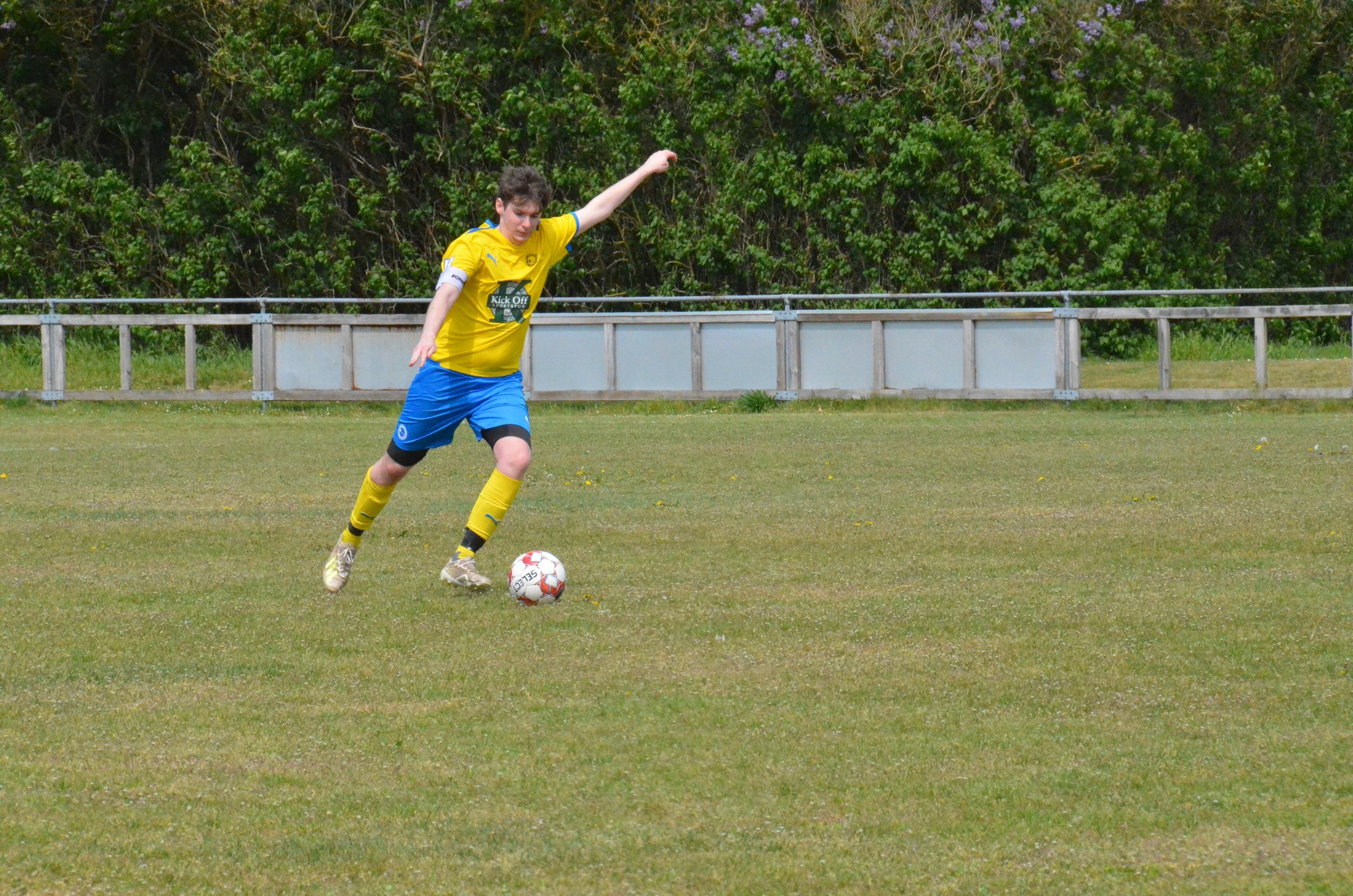 Birkende BK tabte til topholdet trods stærk indsats og lysende præstation af Simon Wollau