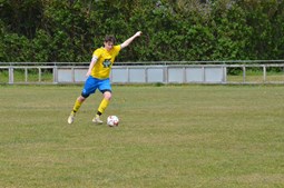 Birkende BK tabte til topholdet trods stærk indsats og lysende præstation af Simon Wollau