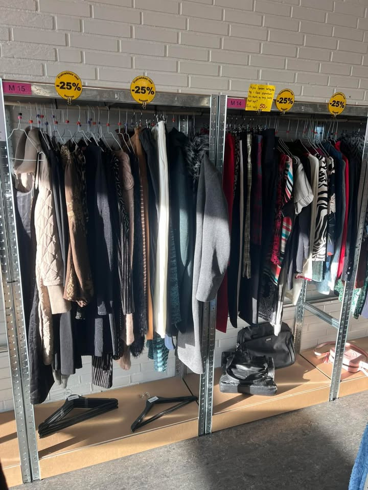 Black November byder på store besparelser hos 2HandStore Modeloppen i Hjørring
