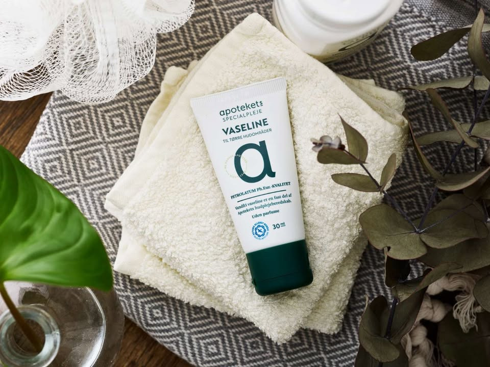 Ikast Apotek introducerer specialpleje vaseline med 100% fedtindhold