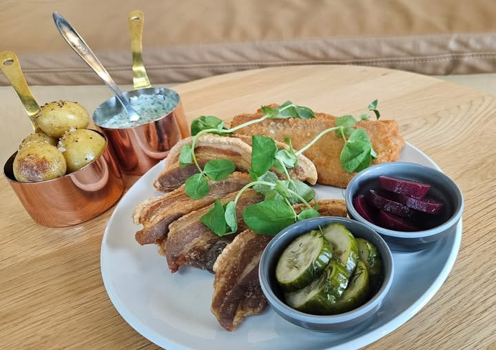 Teatercafeen annoncerer sidste chance for at nyde stegt flæsk og aftenmenu før lukning