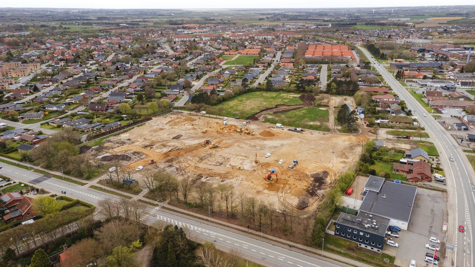Centrale parcelhusgrunde i Varde er nu til salg