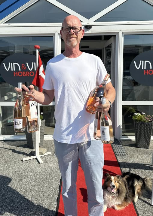 Vin & Vin Hobro inviterer til smagsprøver og sommerhygge på terrassen