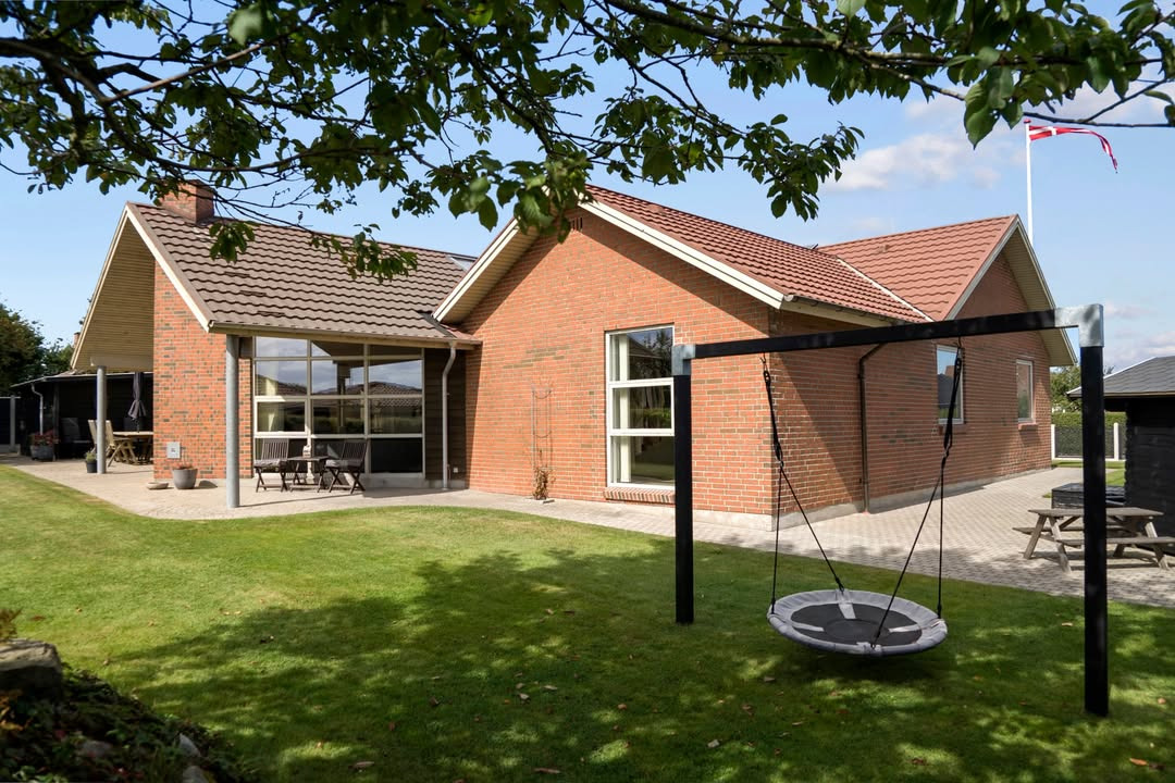 EDC Hurup Thy præsenterer lys og energivenlig familievilla på Thyrasvej i roligt kvarter