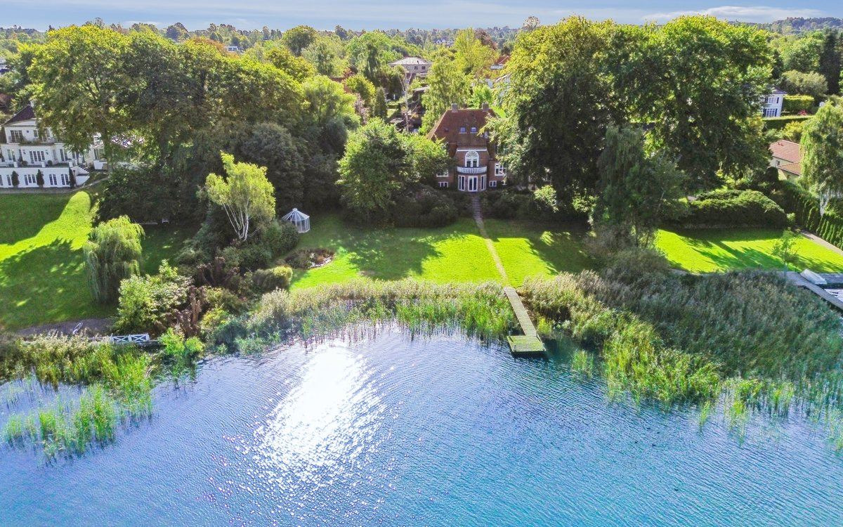 En ren boligdrøm på [m² på dyreste bolig] m² til 48,0  mio. kroner er nu komme til salg i Holte: Se hvor de dyreste boliger til salg i Holte er